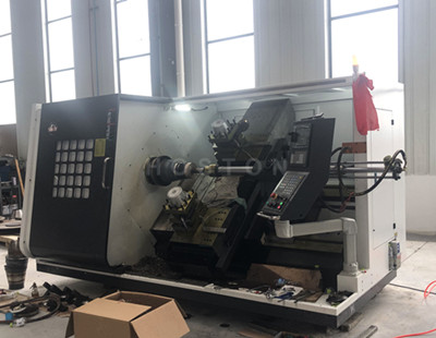 老客戶訂購的兩臺數控旋壓機已到其廠內